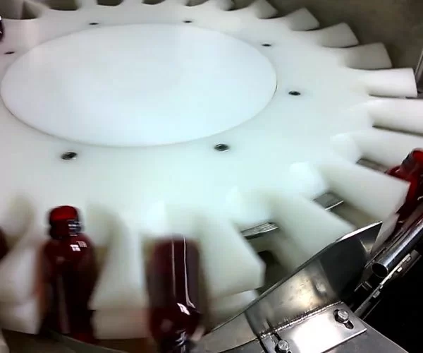 Automaattinen 25 ml:n pienen pullon nestemäisen täyttökorkin merkintäkone