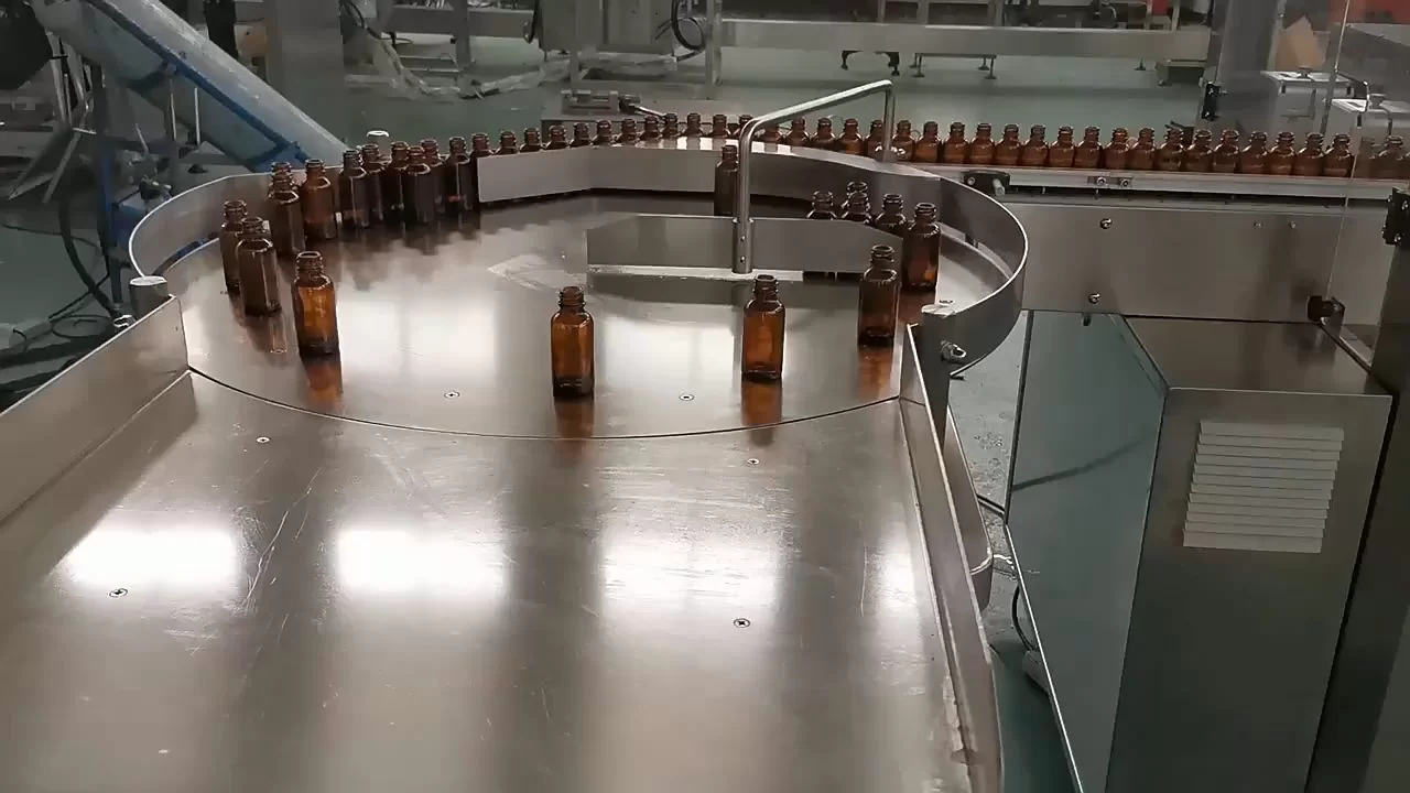 Автоматична машина за затваряне на серво пълнене на бутилка с етерично масло с капкомер