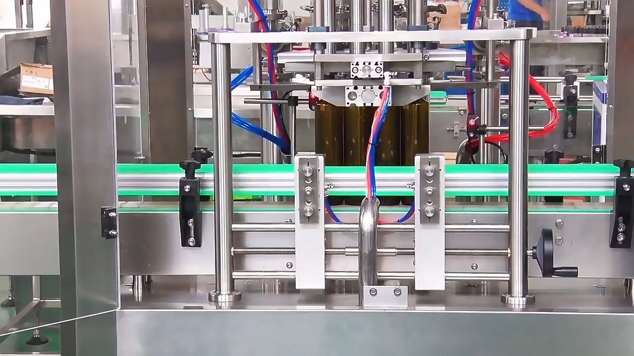 Macchina di rifornimento liquida della bottiglia di vetro dell'olio di oliva del succo di frutta automatica