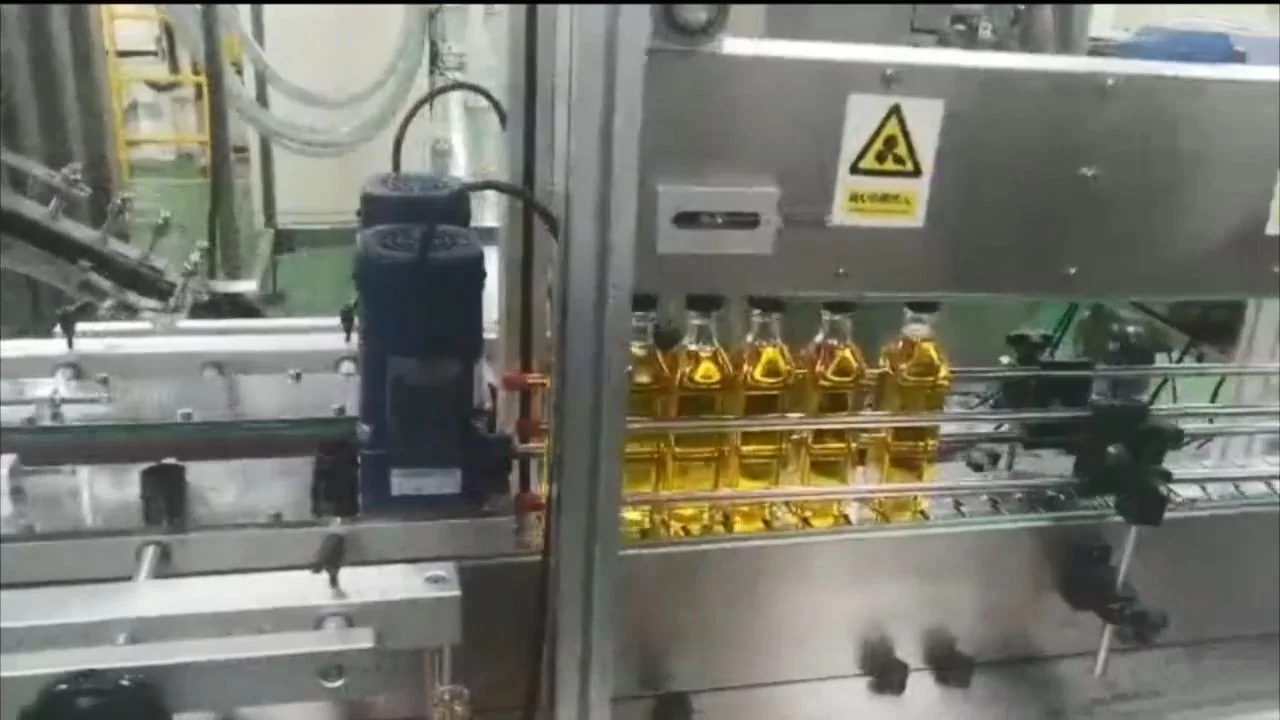 खाद्य तेल के लिए स्वत: कांच की बोतल प्रेस कैपिंग मशीन