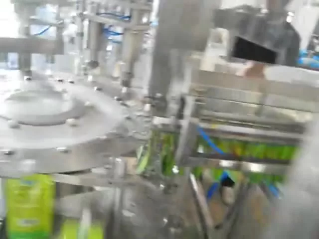Автоматична машина за пълнене и запечатване на сашета за сос паста