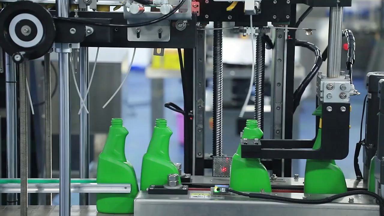 Automatisk sprayudløser plastflaskepumpe skruelågmaskine