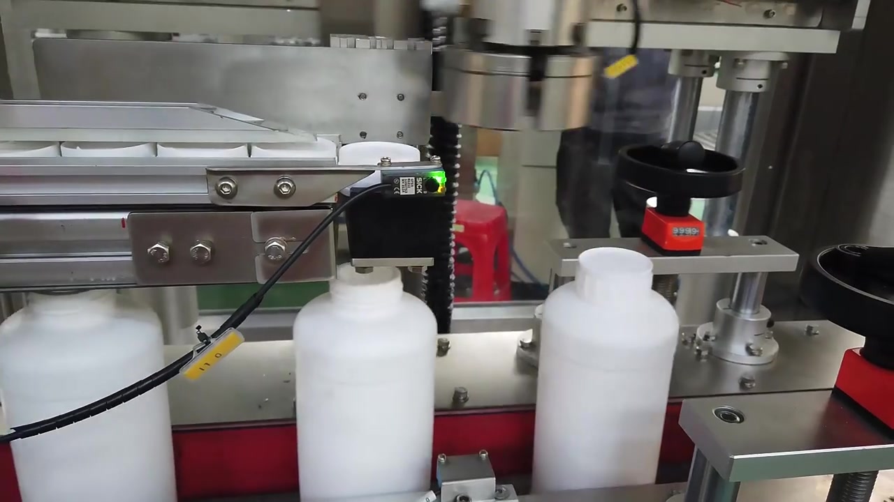 Automatic Tracking Bottle Closer Capping Machine