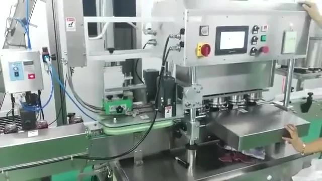 खाद्य सॉस जार कांच की बोतलों के लिए स्वचालित वैक्यूम कैपिंग मशीन