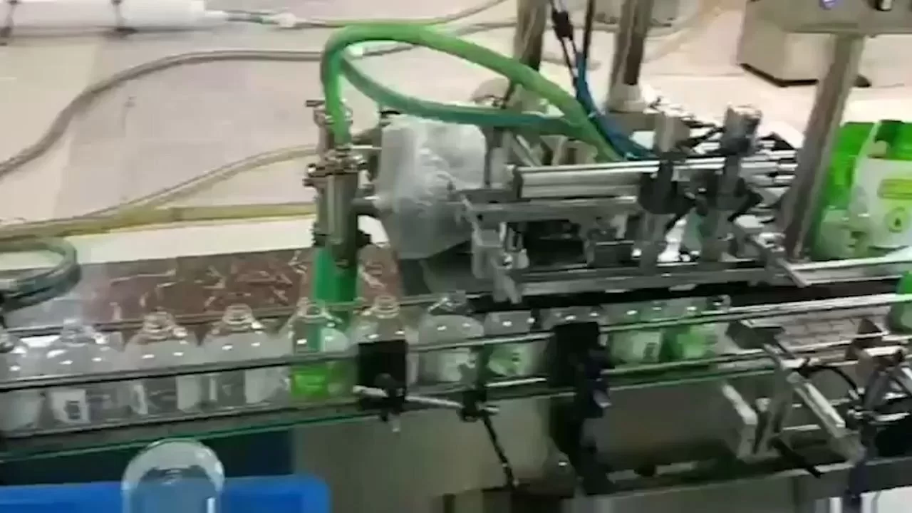 Máquina de tapado de llenado de crema gruesa de botella de bomba de loción corporal barata