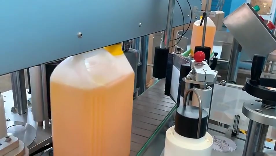 Высокоскоростная автоматическая машина для прикрепления этикеток канистр масла стикера 5Л
