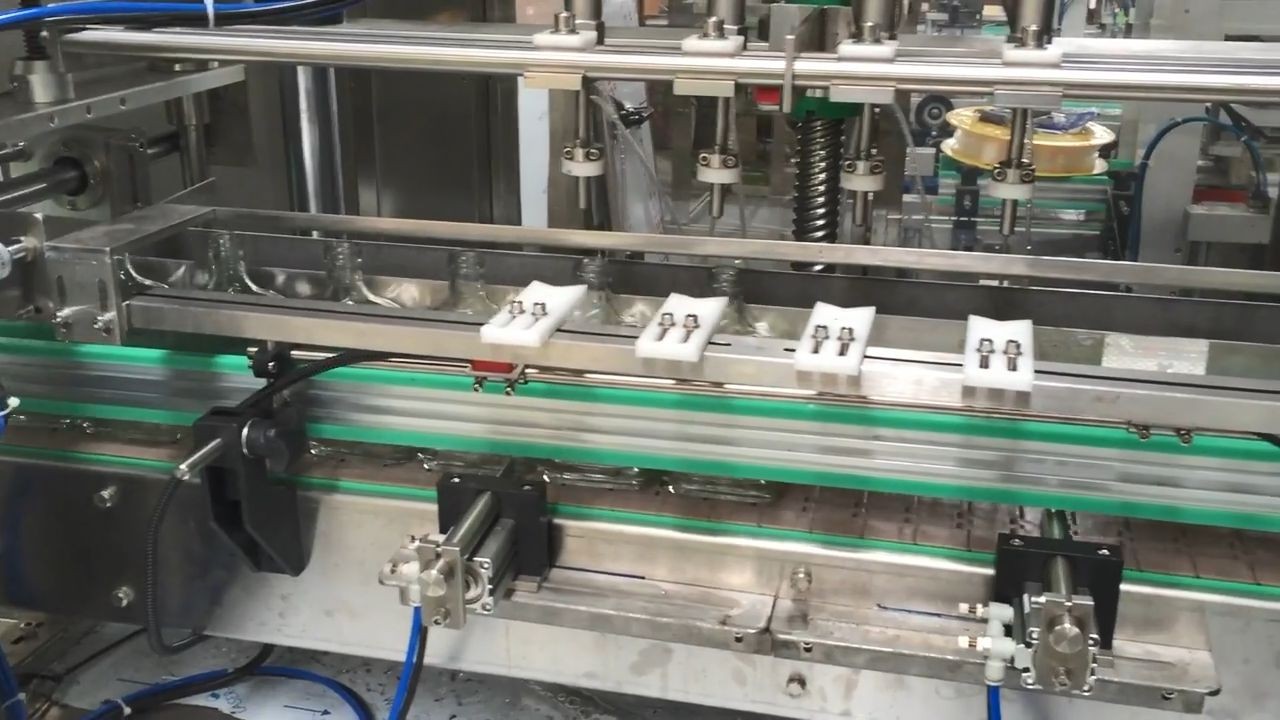 Non Carbonated Beverage Wine Bottling Equipment Filling Machine