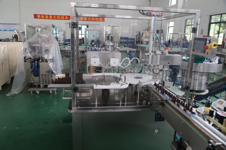 Avtomatik efir yağlı ətir damcısı şüşəsini doldurma maşını Avtomatik efir yağlı ətir damcısı şüşəsini doldurma maşını