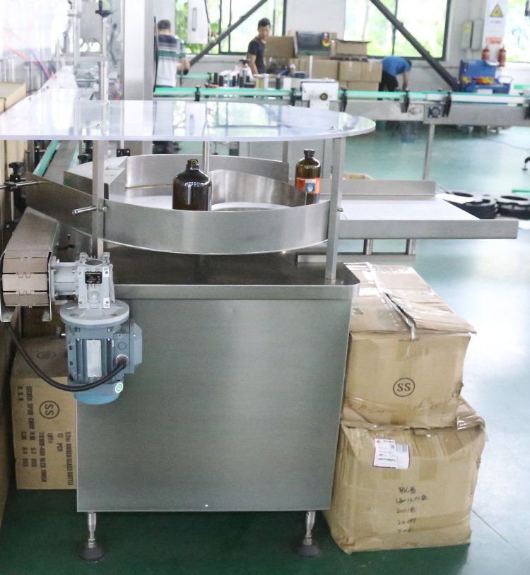 เครื่องบรรจุของเหลวขวดแก้วน้ำมันมะกอกน้ำผลไม้อัตโนมัติ