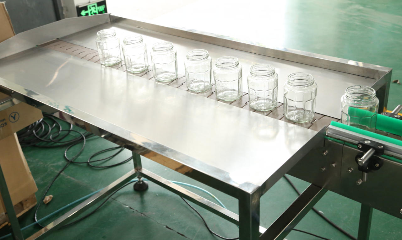 সম্পূর্ণ স্বয়ংক্রিয় মরিচের সস পেস্ট তরল বোতল জার ফিলিং মেশিন সম্পূর্ণ স্বয়ংক্রিয় মরিচের সস পেস্ট তরল বোতল জার ফিলিং মেশিন